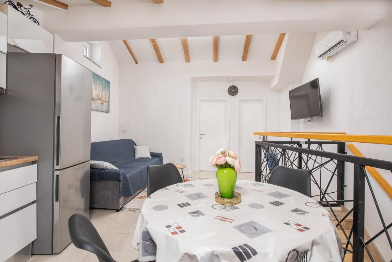 Apartmani Mara Kaštela エクステリア 写真