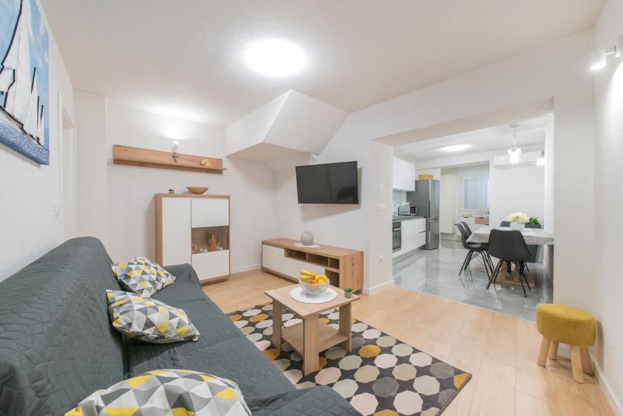 Apartmani Mara Kaštela エクステリア 写真