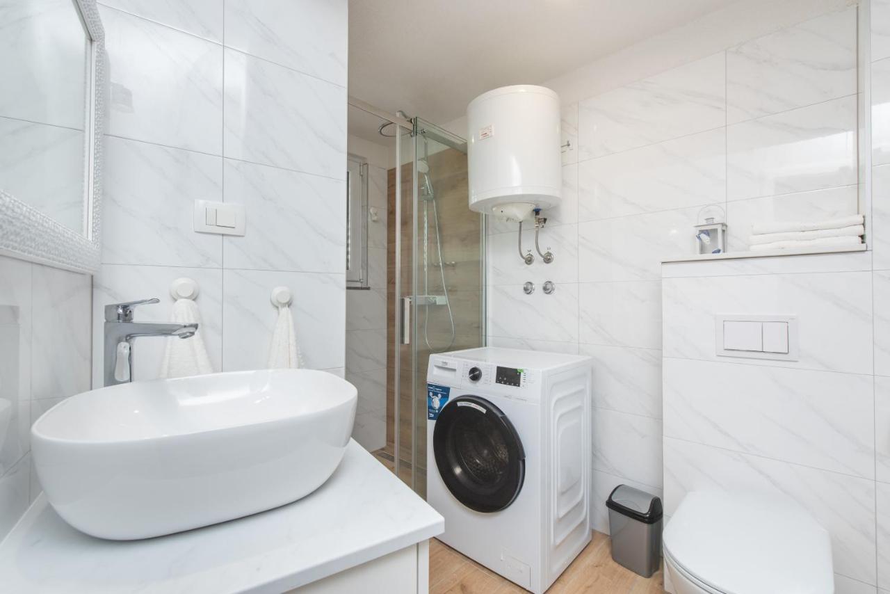 Apartmani Mara Kaštela エクステリア 写真