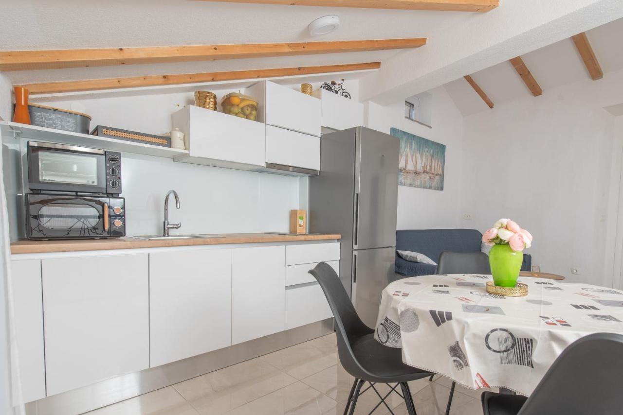 Apartmani Mara Kaštela エクステリア 写真