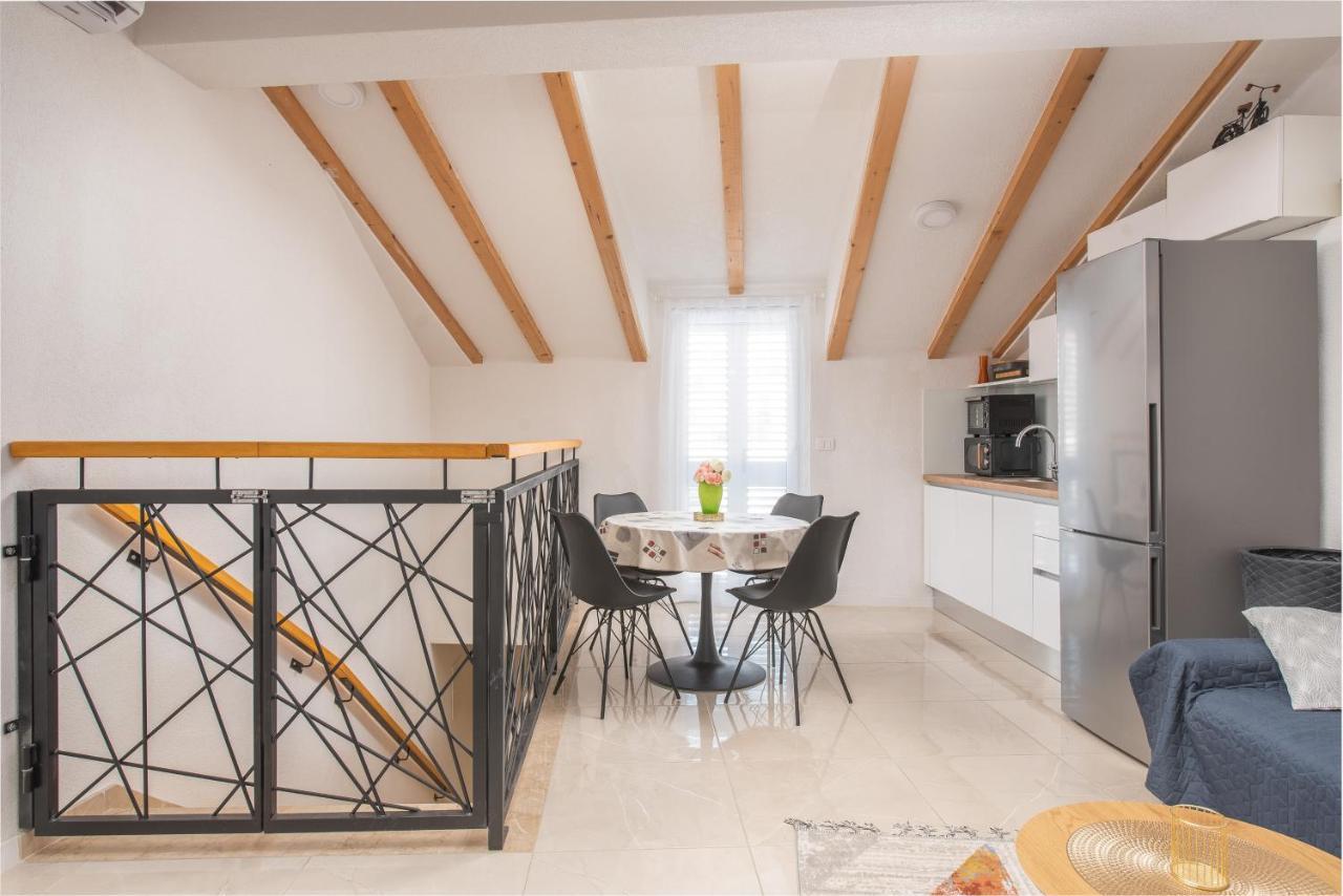 Apartmani Mara Kaštela エクステリア 写真