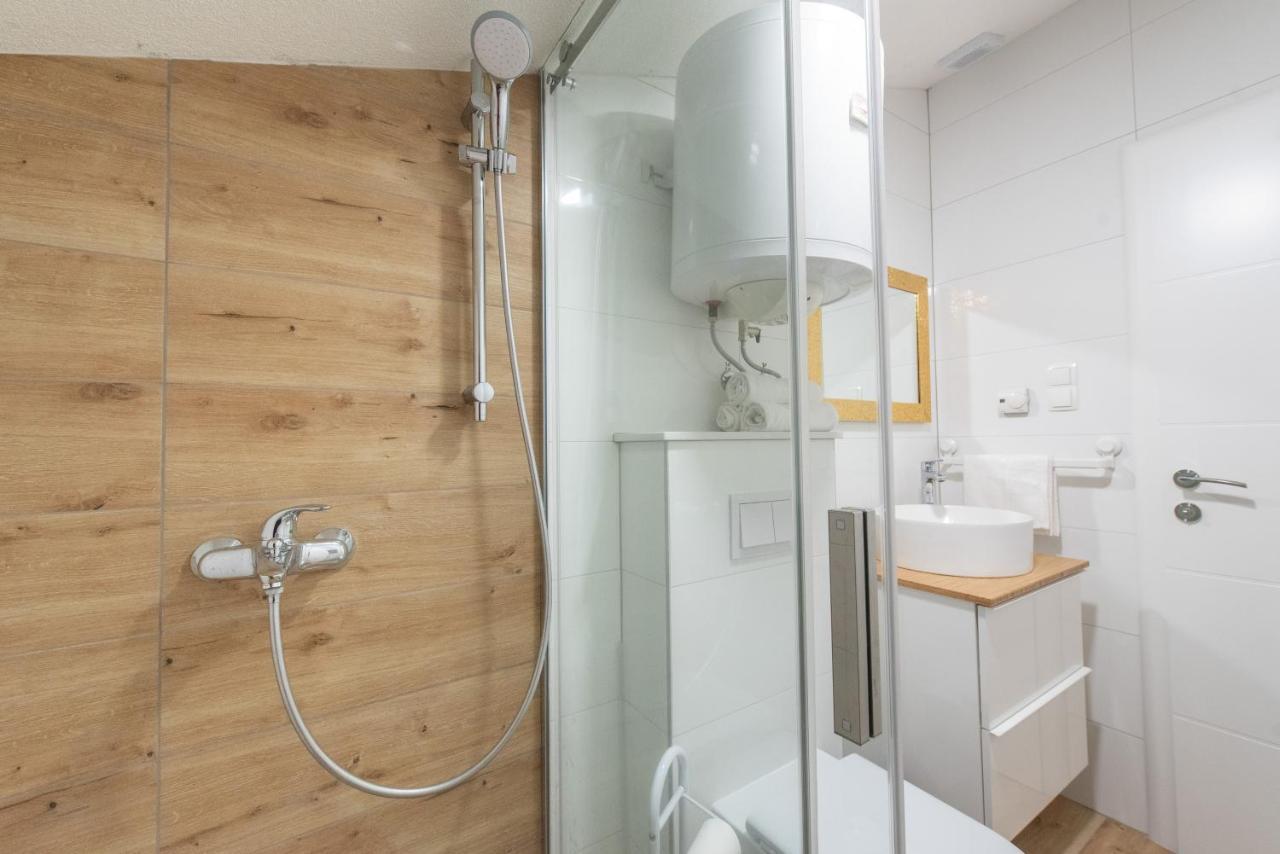 Apartmani Mara Kaštela エクステリア 写真