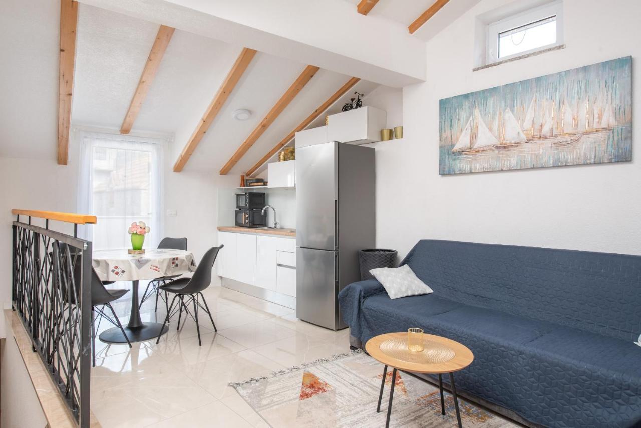 Apartmani Mara Kaštela エクステリア 写真