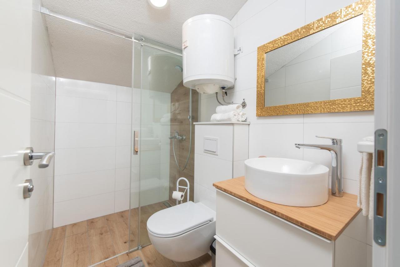 Apartmani Mara Kaštela エクステリア 写真
