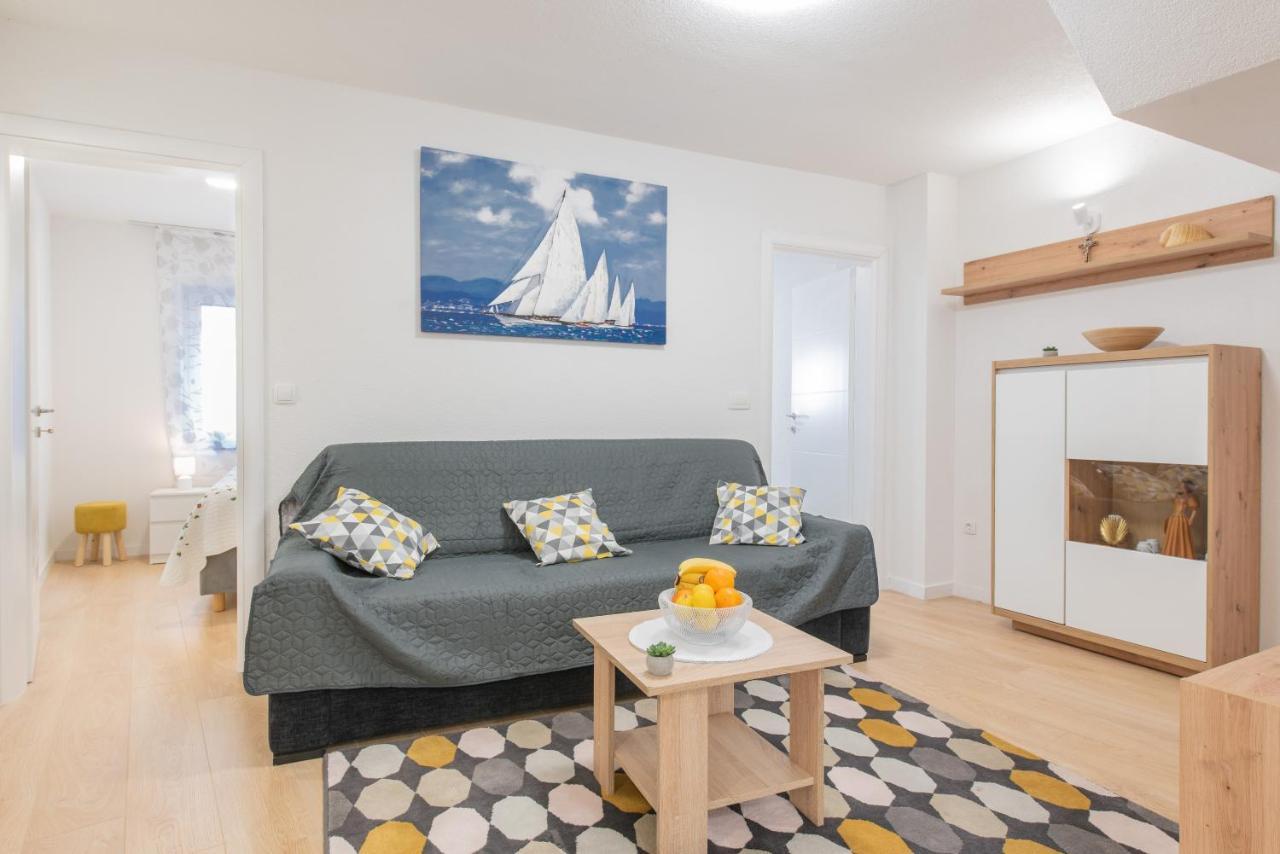 Apartmani Mara Kaštela エクステリア 写真