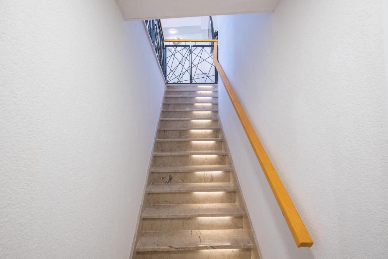 Apartmani Mara Kaštela エクステリア 写真