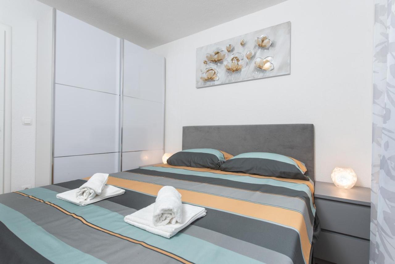 Apartmani Mara Kaštela エクステリア 写真