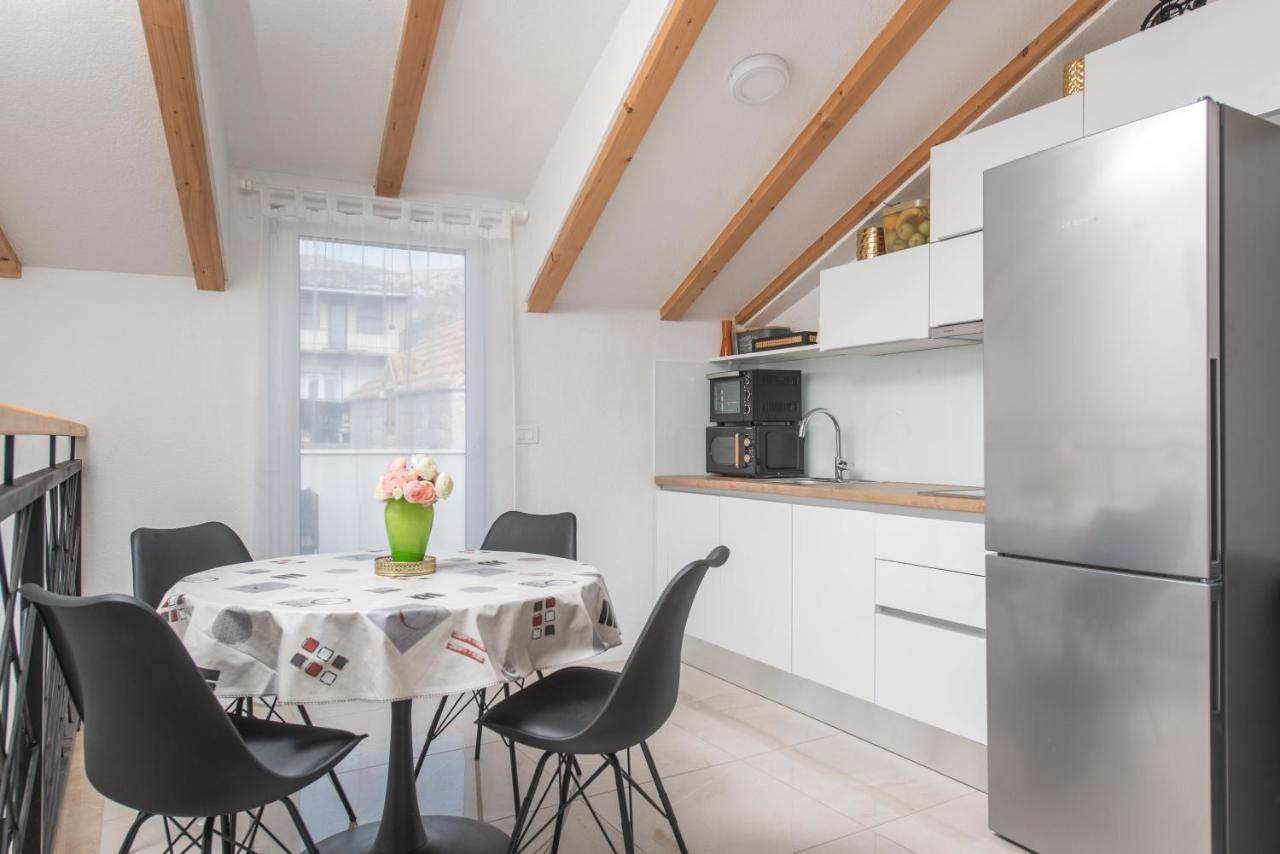 Apartmani Mara Kaštela エクステリア 写真
